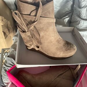 Taupe wedges, size 8